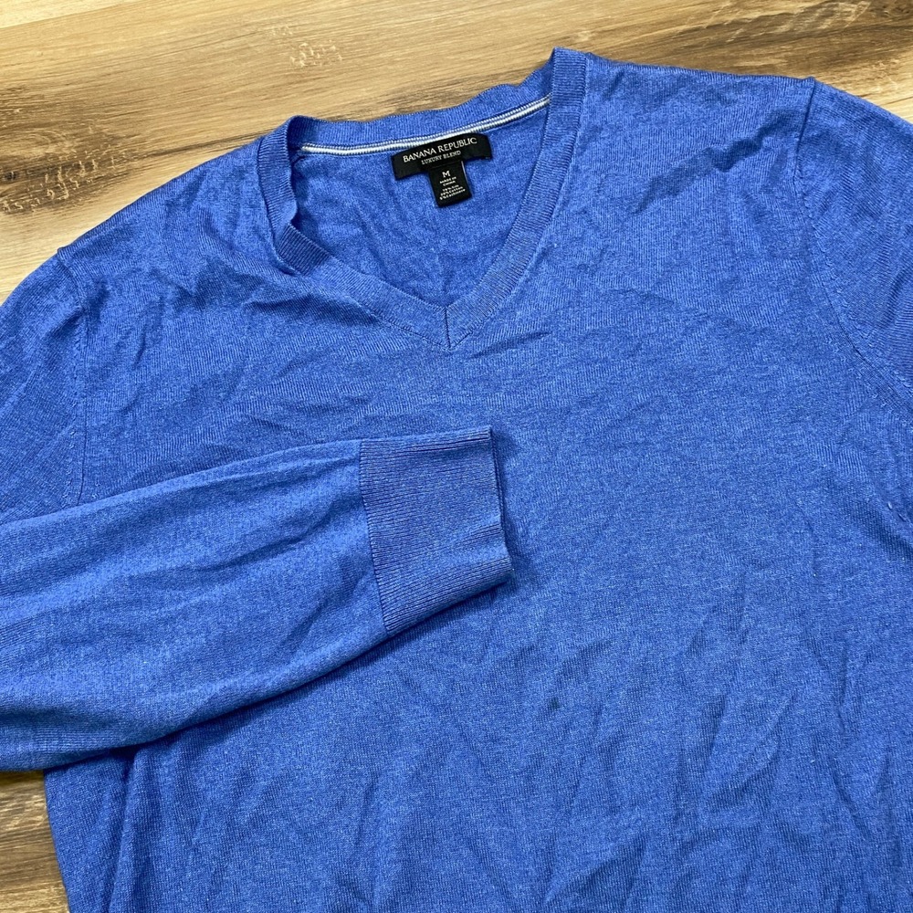 Banana Republic V-Neck Sweater Men M Silk Cashmere Blend Classic Blue Minimalist